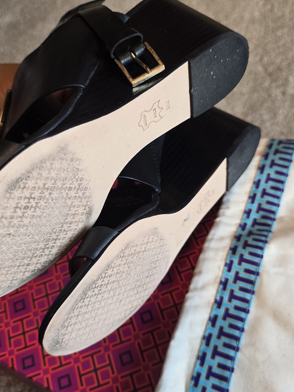 Tory Burch Black Leather Sandals with Gold Logo - Picture 2 of 3